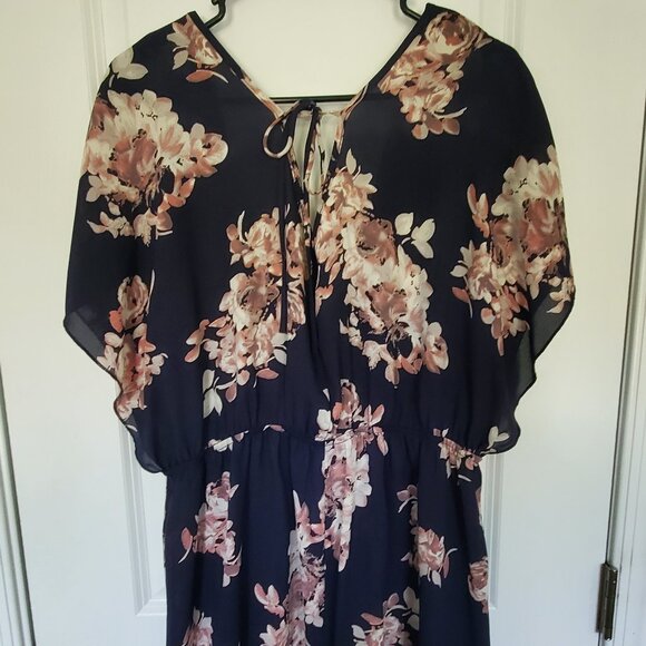 Torrid Women's Black Floral Short Sleeve Blouse Sz 2X - Picture 2 of 4